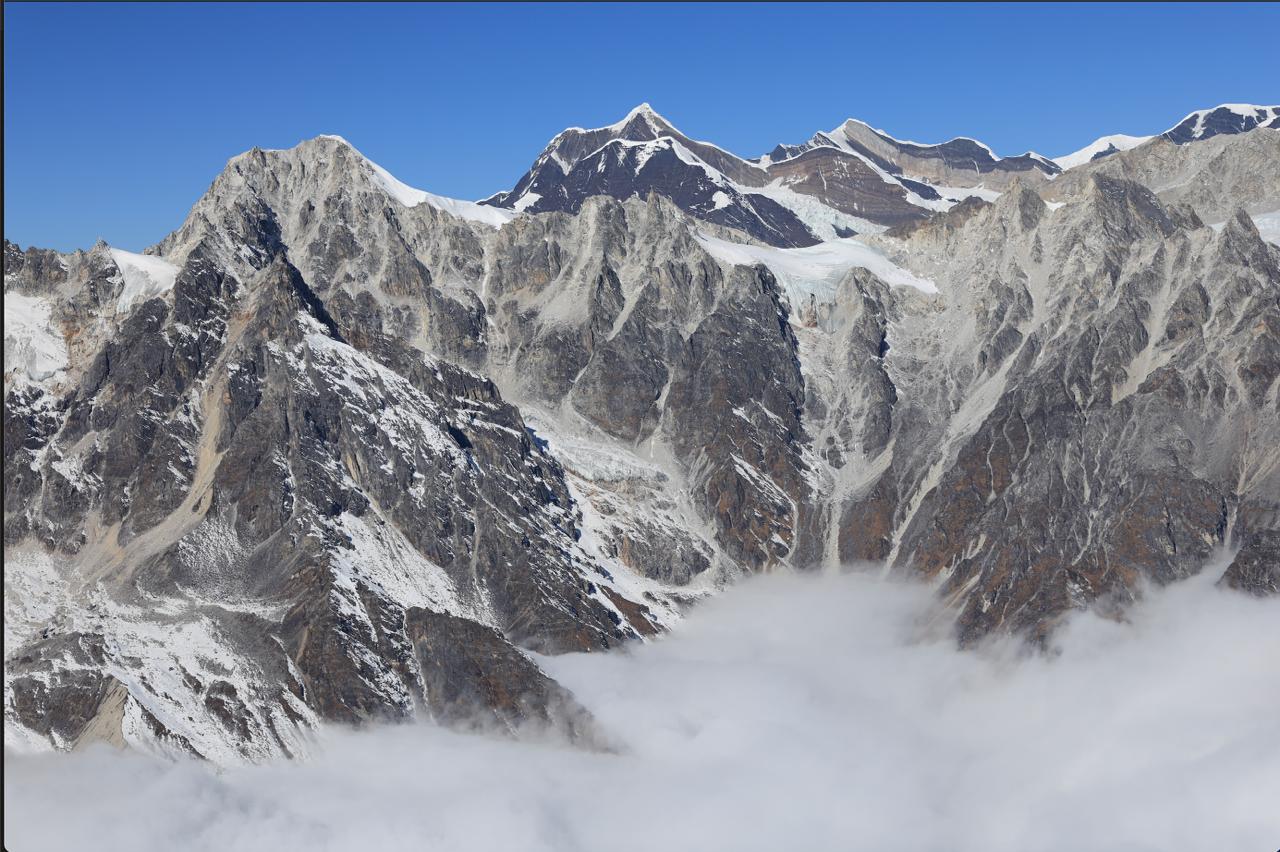 Gori Chen feature with Gorichen Peak